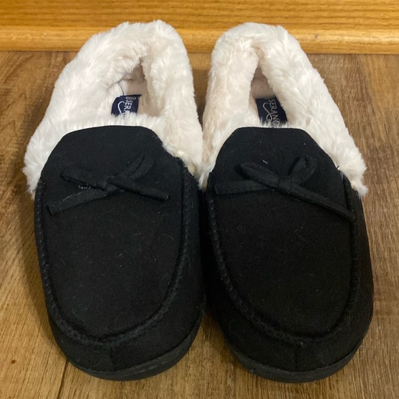 Seranoma black moccasin slippers with cream faux fur lining size 8 NWT - Picture 1 of 9
